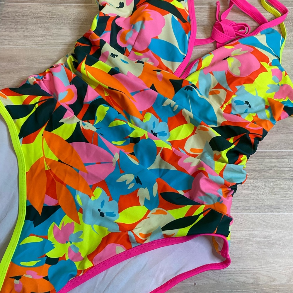 Vibrant Floral Women's One Piece Swimsuit